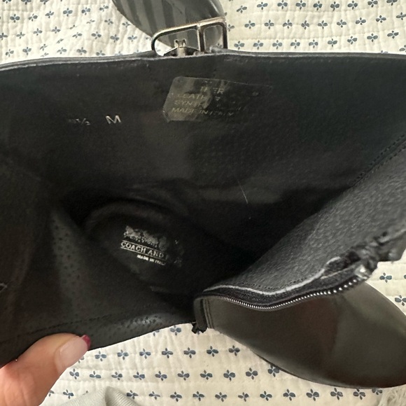 coach And four boots - Picture 5 of 8